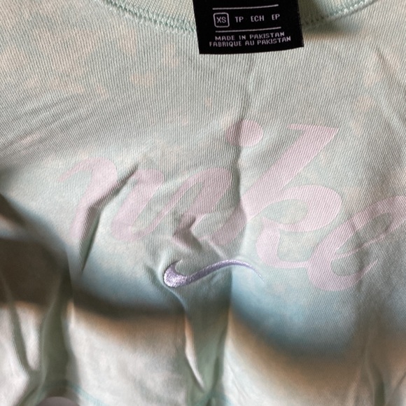 🌻SALE🌻 Nike crop  top - Picture 9 of 11